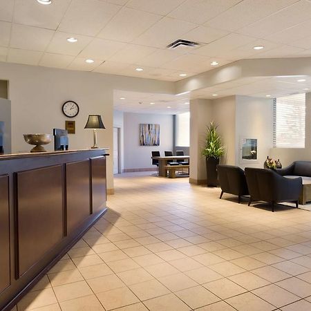 Travelodge Calgary Macleod Trail Экстерьер фото