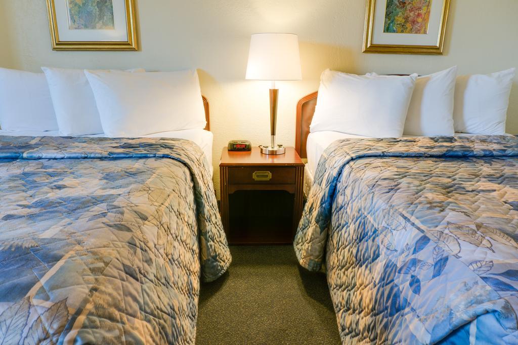 Travelodge Calgary Macleod Trail Номер фото