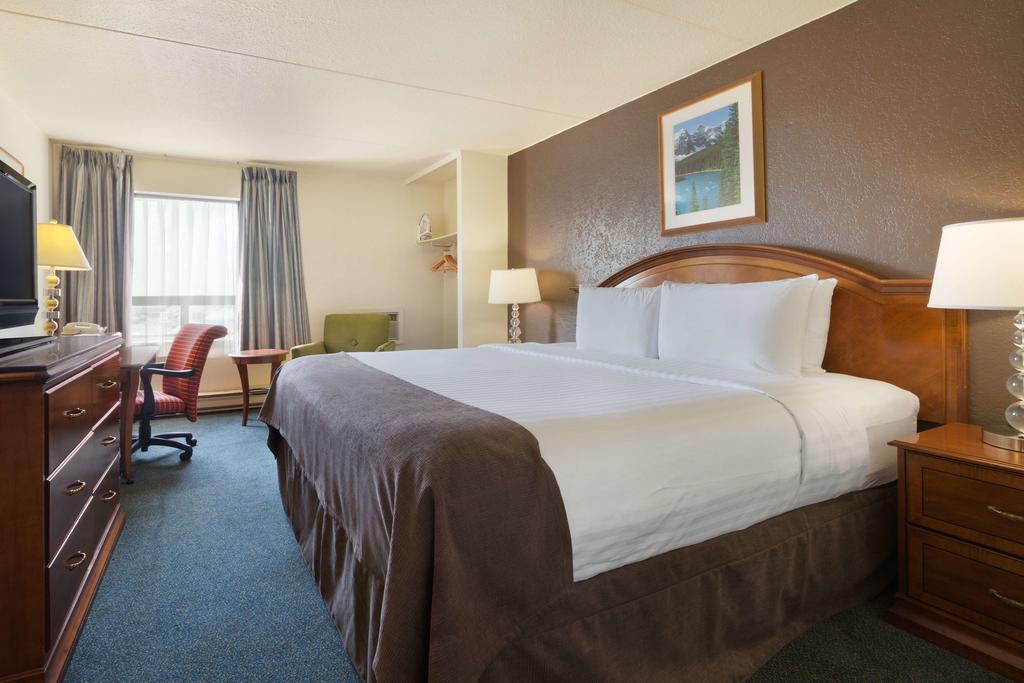 Travelodge Calgary Macleod Trail Экстерьер фото