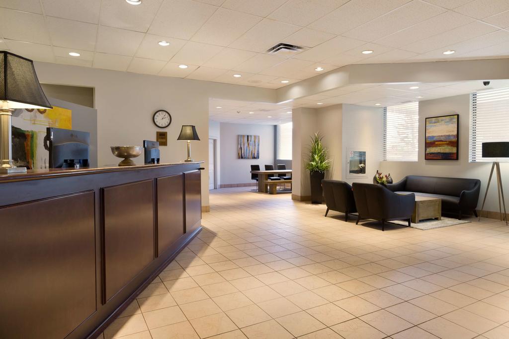 Travelodge Calgary Macleod Trail Экстерьер фото