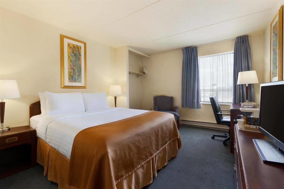 Travelodge Calgary Macleod Trail Экстерьер фото